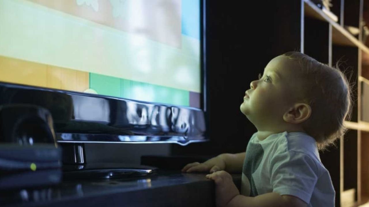 Swedish parents told to keep toddlers off TV