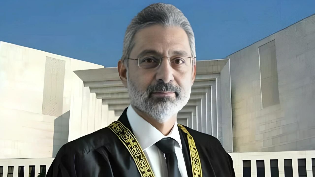 Senior lawyers urge Justice Qazi Faez Isa to resign on Oct 25