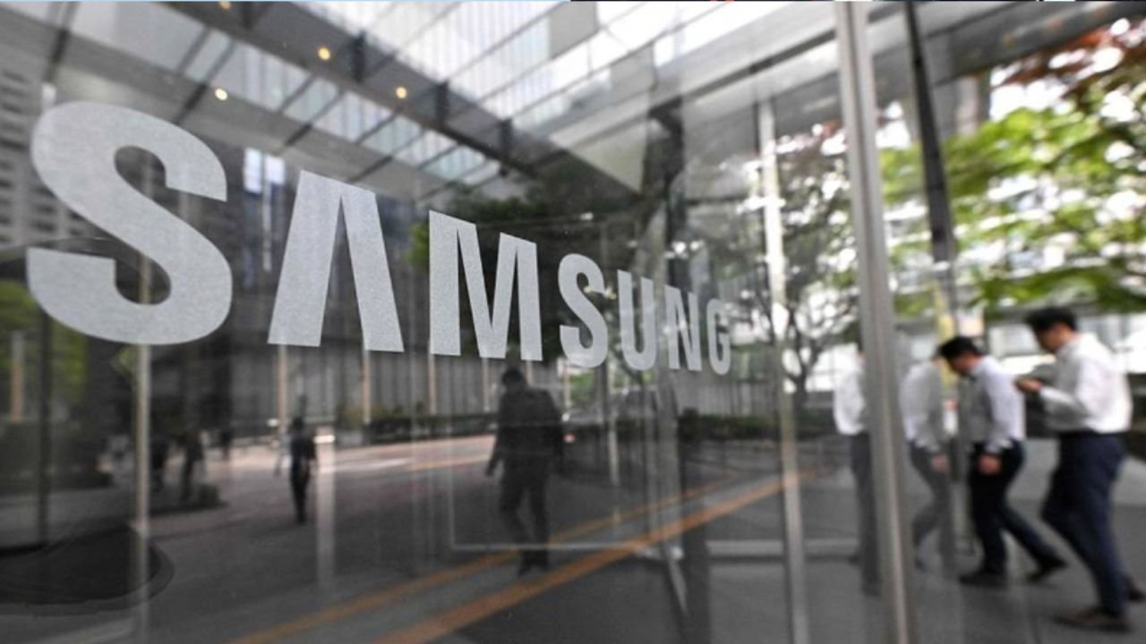 Samsung issues rare apology for poor results in tech ‘crisis’