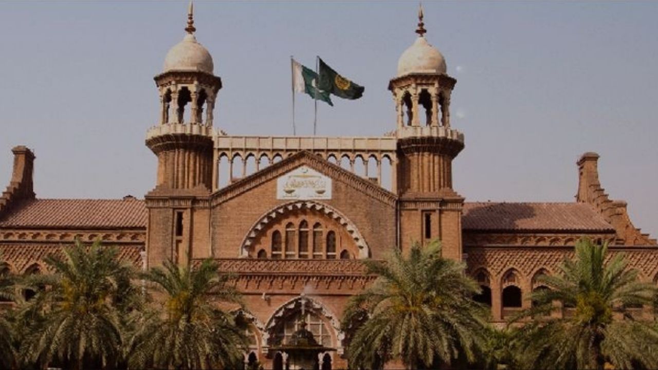 Lahore High Court orders shops to shut down early to combat smog