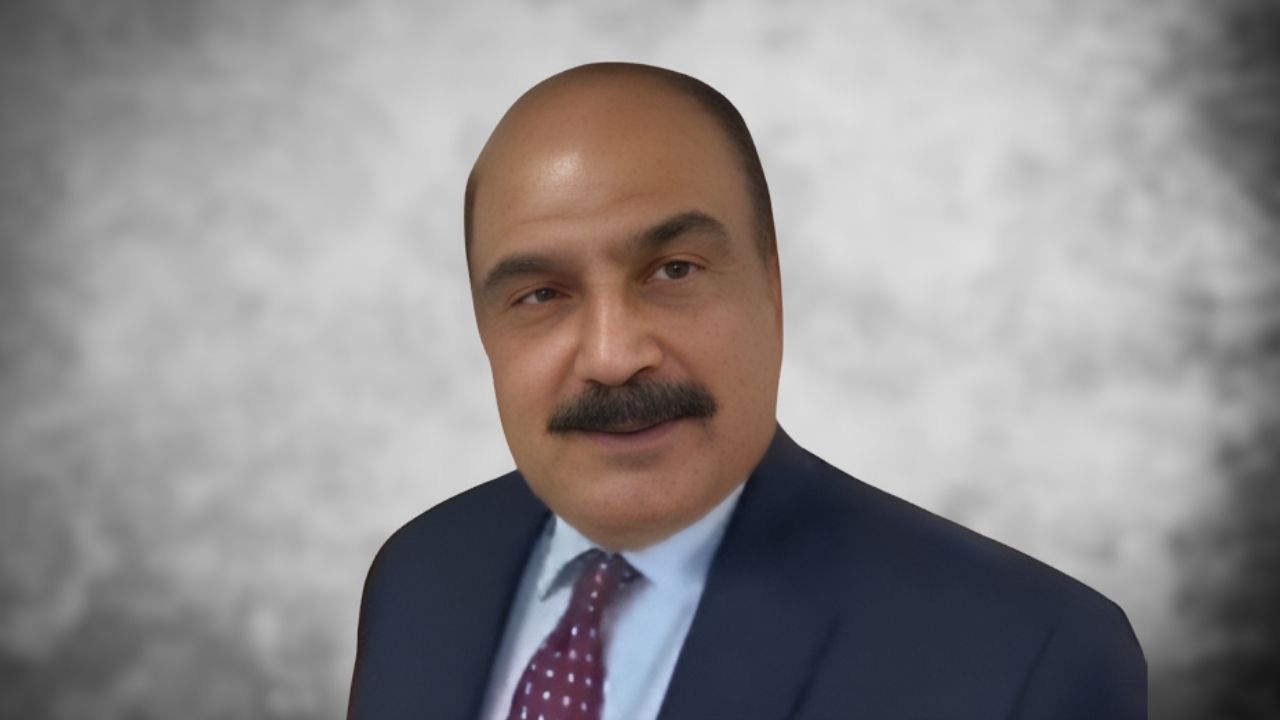 Azaz Syed asks NADRA Chief about dual role; General Munir Afsar gives vague answer