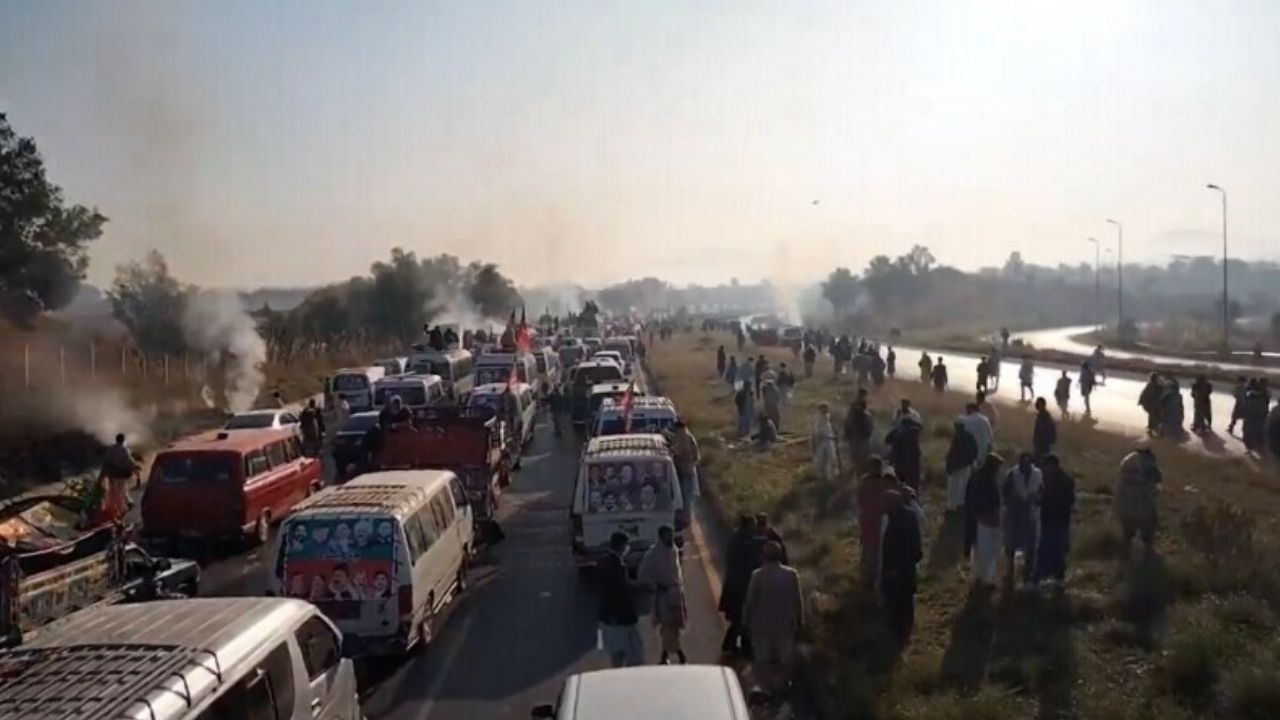 PTI marches on Islamabad for second day despite heavy resistance