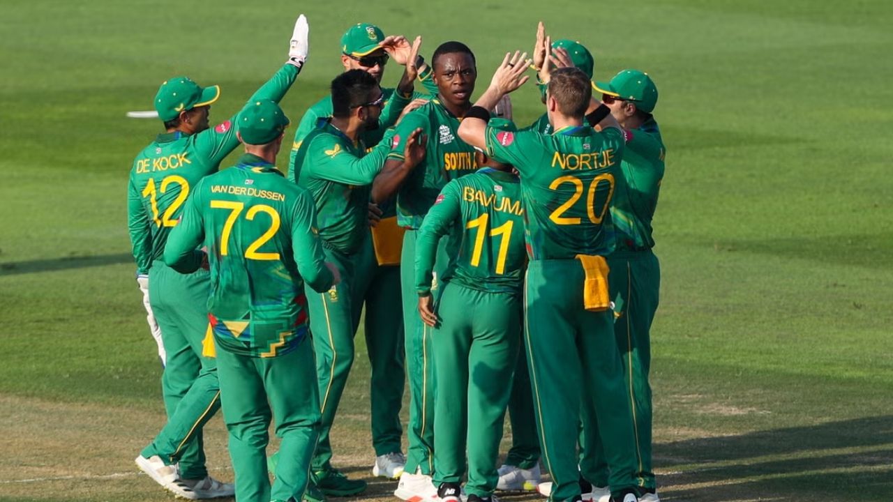 Three former South African cricketers arrested in corruption case