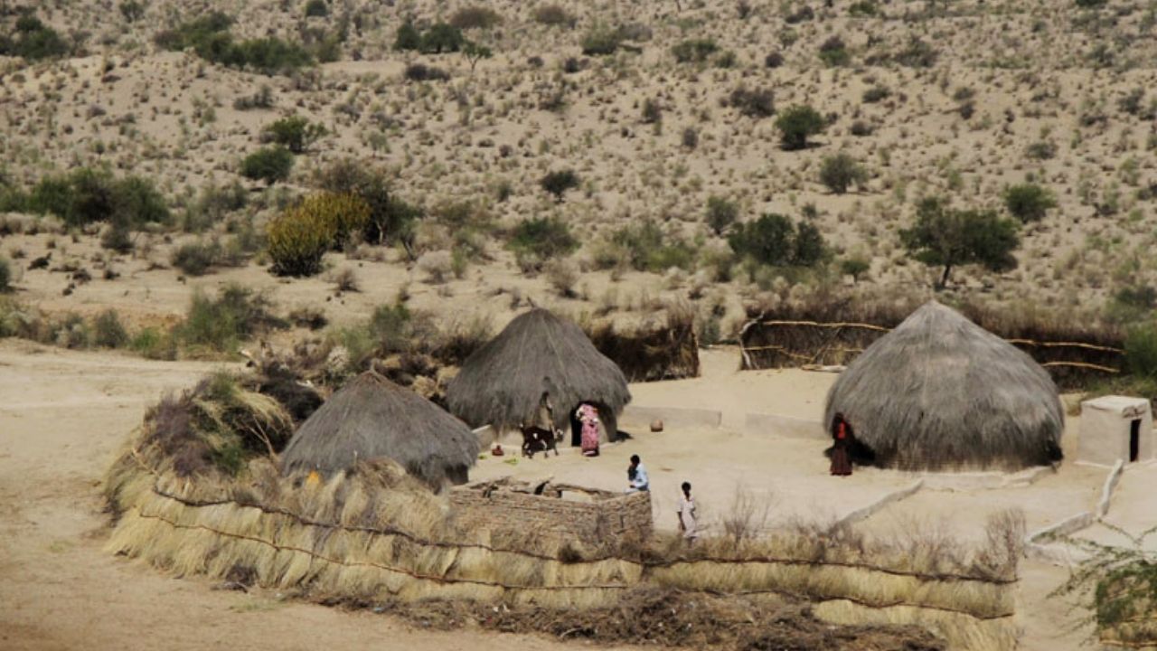 Man poisons wife, children to death in Thar